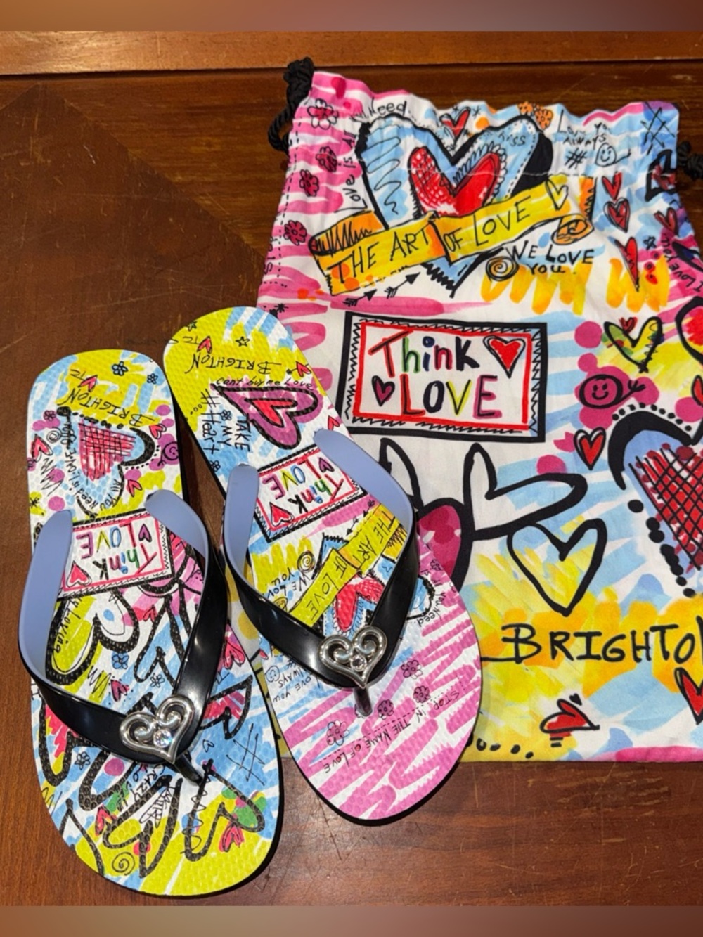 Brighton Moda JULIA Flip Flops Graffiti Hearts Think Love W/ Pouch Women’s 8 New